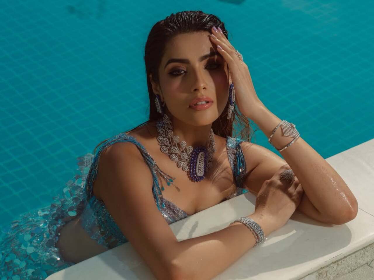 Aditi also appeared in the music video “Tootey Khaab” by Armaan Malik, adding to her visibility in the entertainment industry